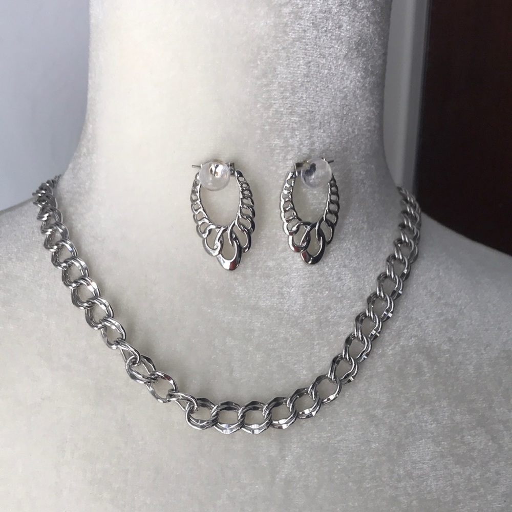 Necklace and earring set